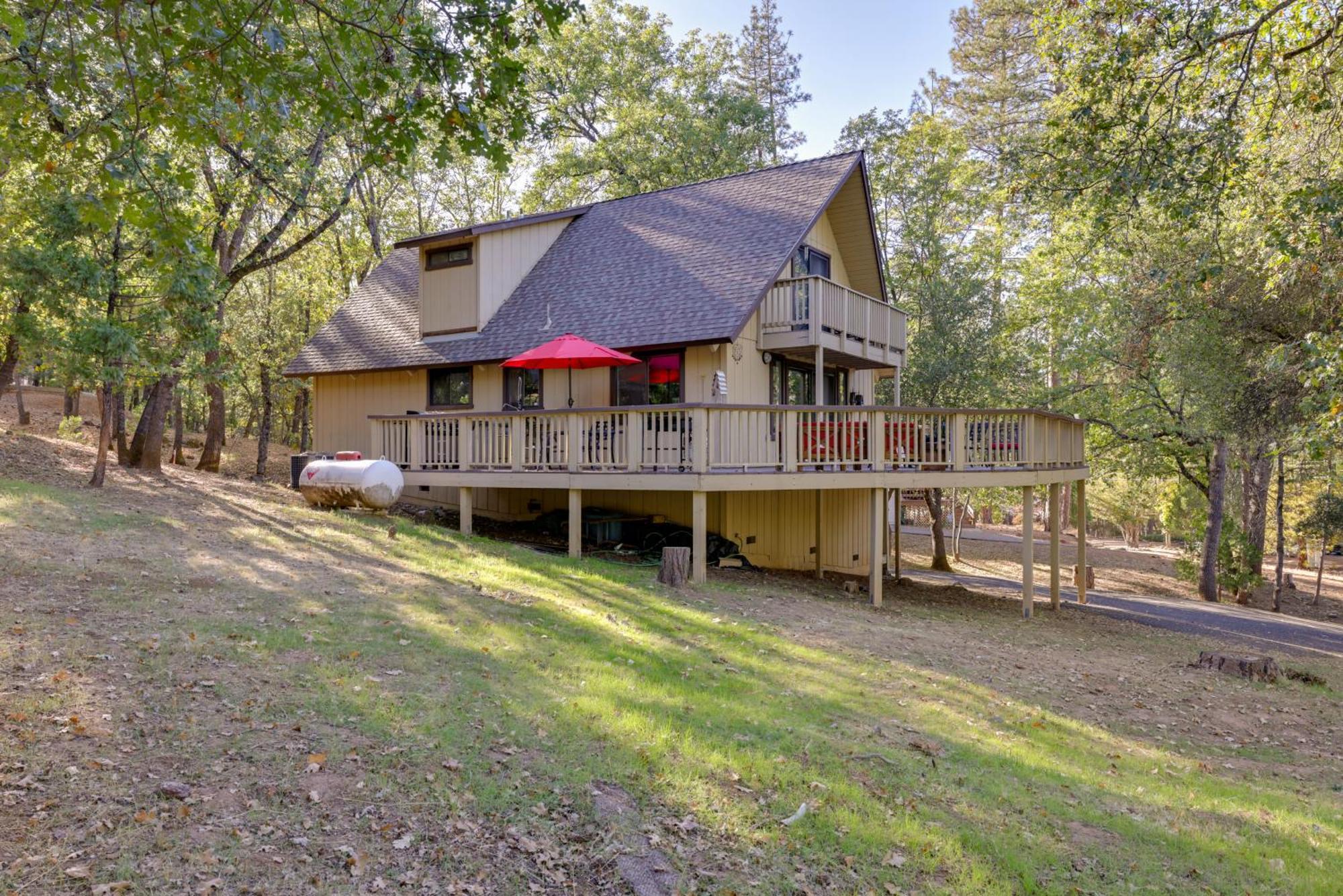 Spacious Groveland Cabin With Wraparound Deck! Exterior photo